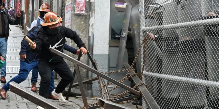 bolivia:-protestos-desafiam-governo-apos-aumento-de-combustiveis