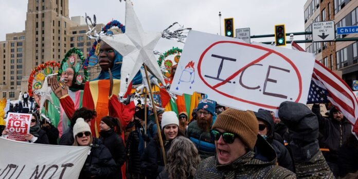 conheca-o-ice:-policia-migratoria-de-trump-alvo-de-protestos-nos-eua conheca-o-ice:-policia-migratoria-de-trump-alvo-de-protestos-nos-eua