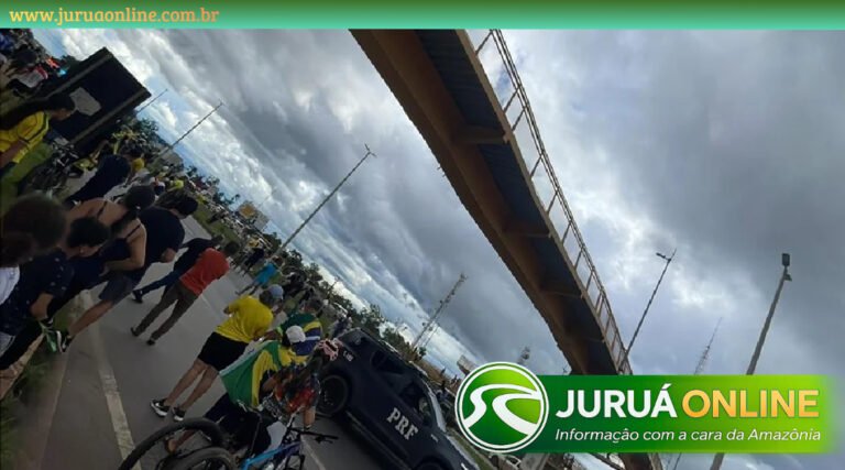 Passarela é evacuada e interditada durante caminhada de Nikolas