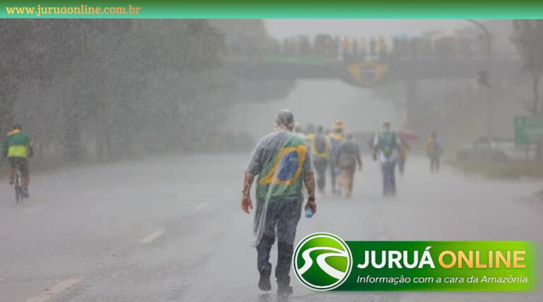 Raio atinge ato de Nikolas e pelo menos três pessoas são levadas ao hospital