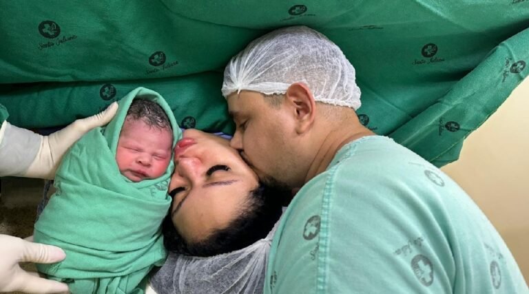 Primeira bebê de 2026 e última de 2025 marcam virada de ano no Acre