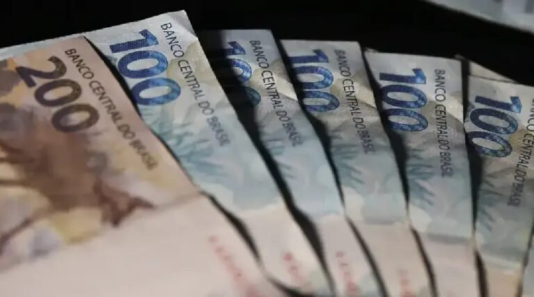 Bolsa Família em 2026: salário mínimo de R$ 1.621 pode tirar famílias do programa? Entenda