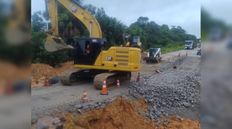 Após erosão, DNIT segue com obras emergenciais na BR-364 para evitar isolamento do Vale do Juruá