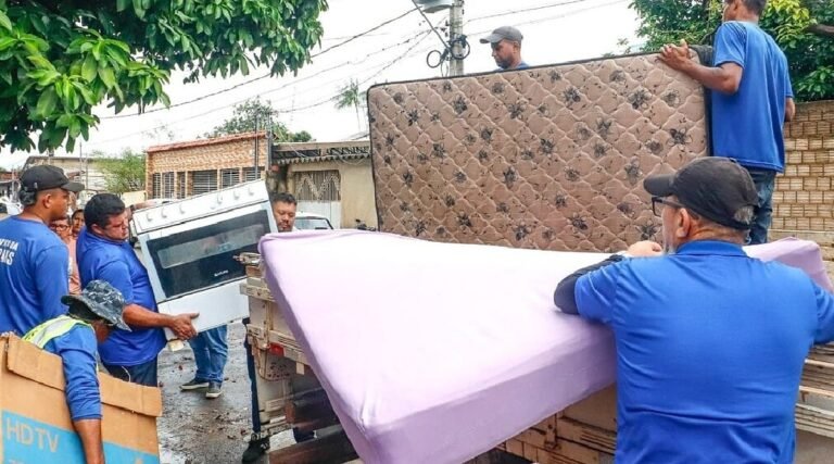 Famílias começam a voltar para casa após enchente em Rio Branco
