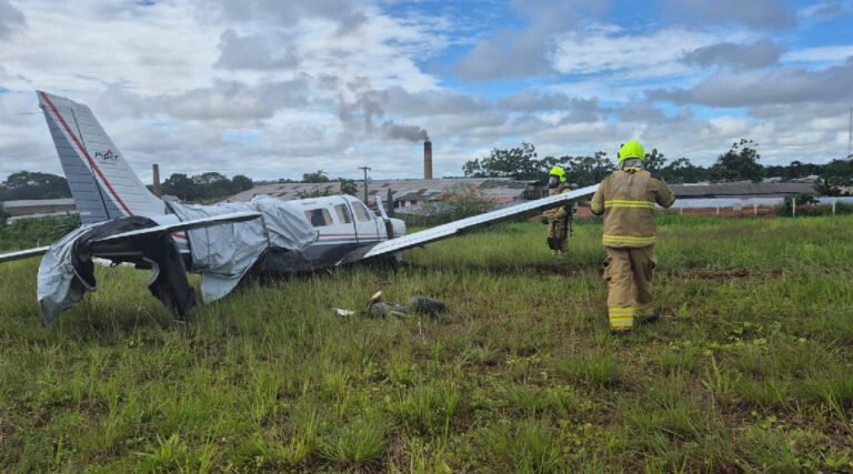 Avião de pequeno porte sai da pista durante decolagem em Tarauacá