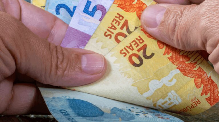 Servidores da Educação de prefeitura no Acre vão receber auxílio-alimentação de R$ 1,5 mil