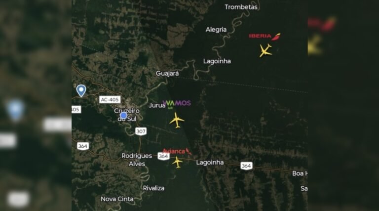 Três aviões sobrevoam o céu de Cruzeiro do Sul ao mesmo tempo e chamam atenção de moradores