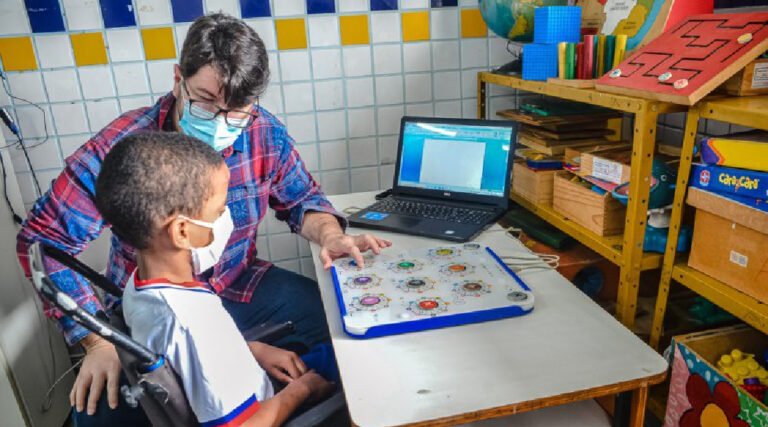 Governo do Acre anuncia convocação de mais de 700 professores da Educação Especial para a rede estadual