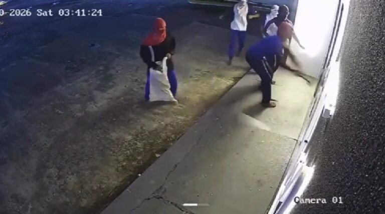 Criminosos arrombam transportadora e furtam pacotes de encomendas em Mâncio Lima