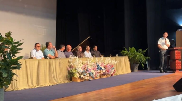 Posse de professores efetivos fortalece educação estadual em Cruzeiro do Sul