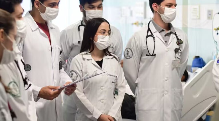 ‘OAB da Medicina’: entenda em 7 pontos o exame para médicos recém-formados aprovado em comissão do Senado