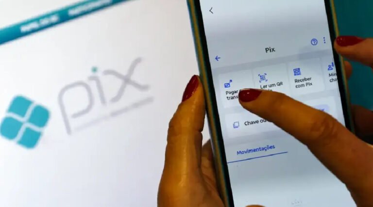 Receita Federal volta a negar taxação do Pix e alerta para golpes