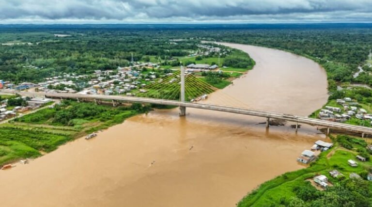 Rio Juruá registra recuo expressivo no nível em Cruzeiro do Sul