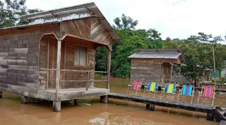 Cheia do Rio Moa atinge pousada e preocupa moradores na Serra do Divisor