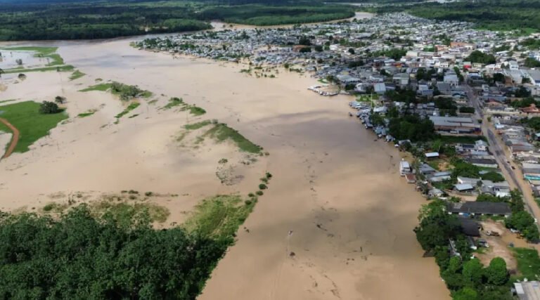 Rio Tarauacá segue acima da cota de transbordamento e Defesa Civil mantém alerta