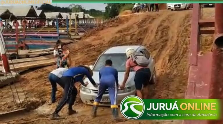Carro fica preso e sofre danos em travessia de balsa entre Rodrigues Alves e Cruzeiro do Sul