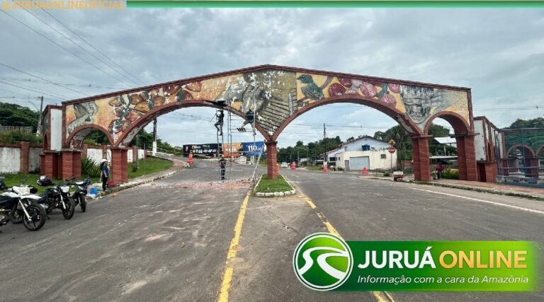 Após danos causados por caminhão boiadeiro, portal da  AV. Coronel Mâncio Lima passa por obras de recuperação
