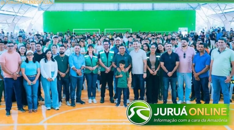 Zezinho Barbary destaca geração de oportunidades durante entrega da CNH Social em Porto Walter