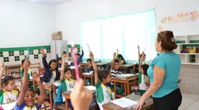 Resultado de processo seletivo convoca mais de 1,1 mil professores temporários para reforçar educação no Acre