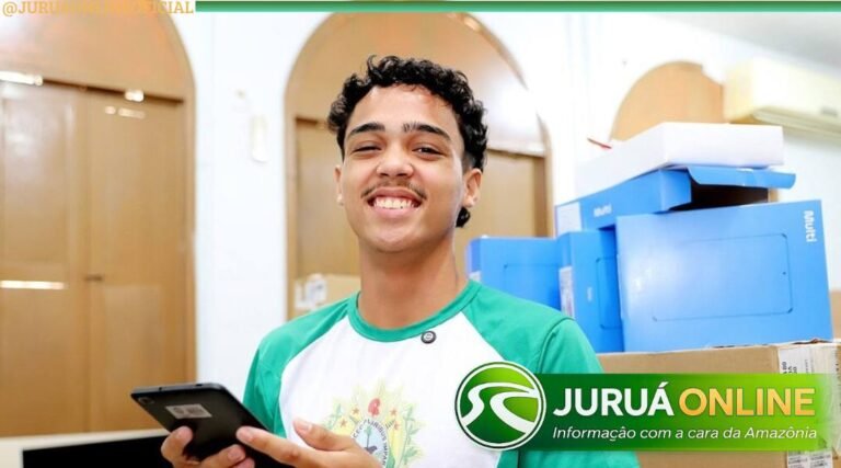 Educação do Acre começa a entregar mais de 15 mil tablets para escolas integrais; investimento passa de R$ 17 milhões