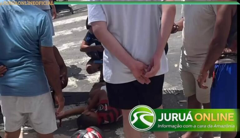 Acidente entre carro e motocicleta em Cruzeiro do Sul deixa pessoas feridas