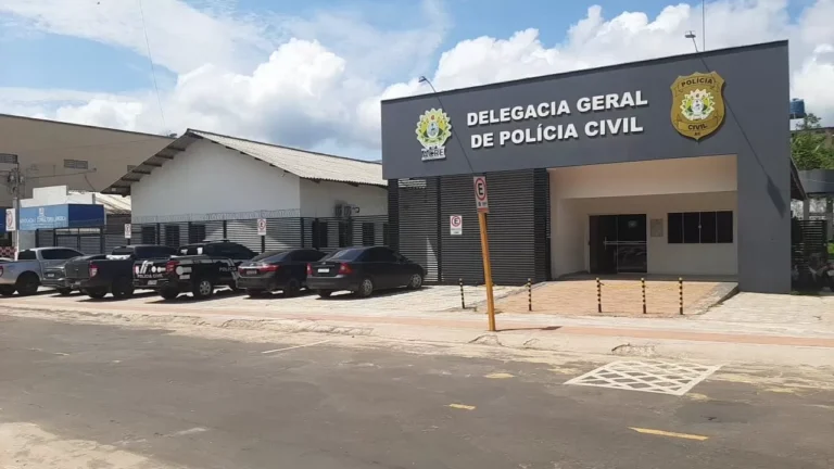 Motorista de aplicativo é rendido por criminosos armados e mantido sob ameaça durante assalto em Cruzeiro do Sul