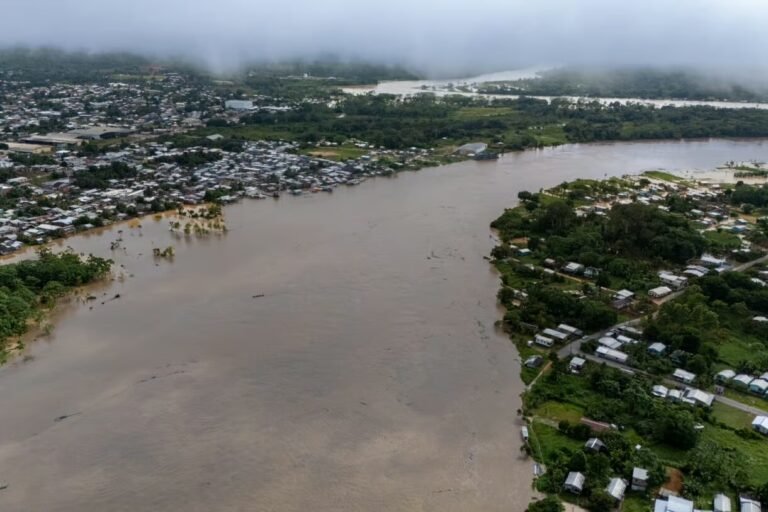 Rio Juruá permanece acima da cota de alerta em Cruzeiro do Sul e volume de chuvas segue elevado