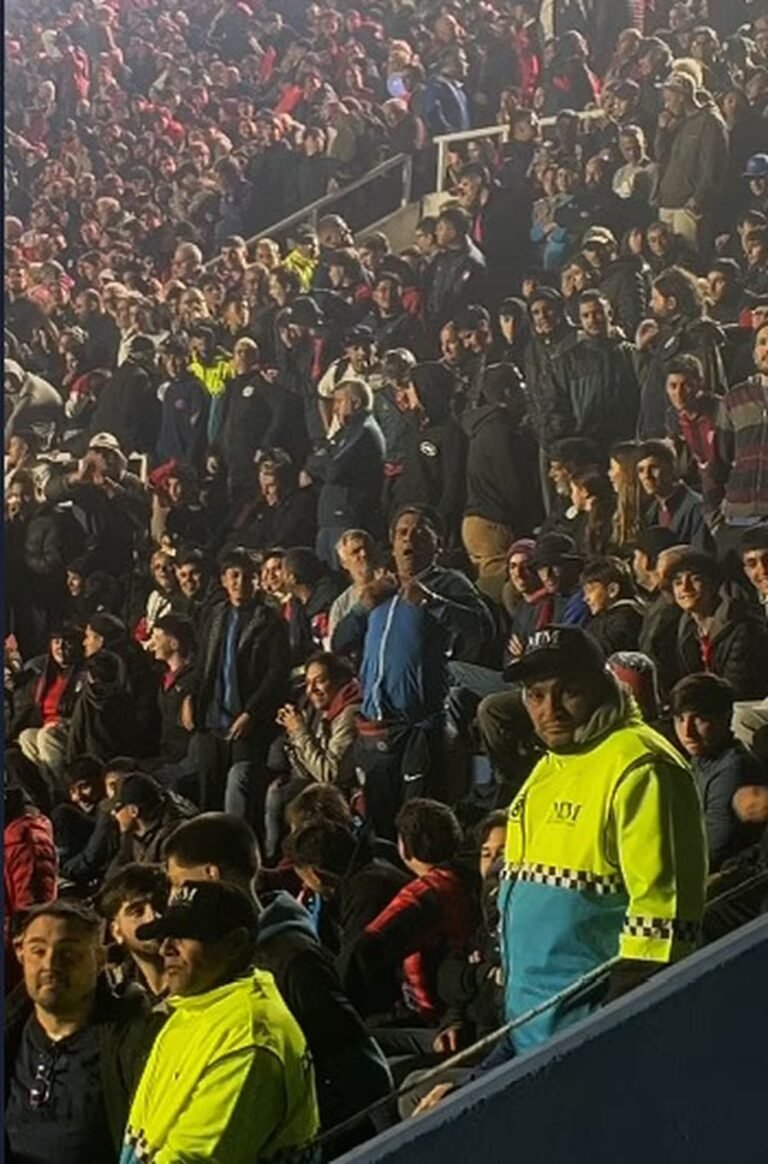 Torcedor do San Lorenzo é flagrado em ato racista contra santistas na Argentina