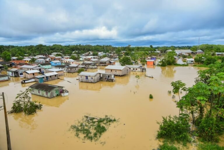 Rio Juruá sobe e se aproxima de marcas históricas em Cruzeiro do Sul; nível pode ultrapassar recordes