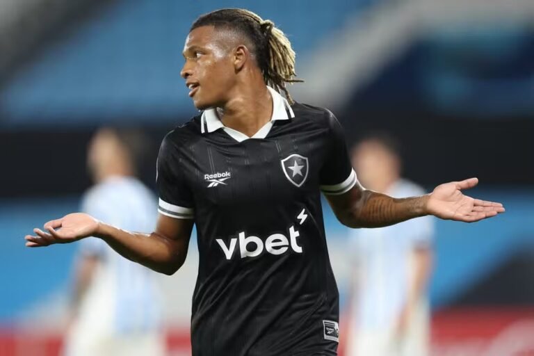 Botafogo projeta vender Danilo por até 40 milhões de euros e aposta em valorização na Copa