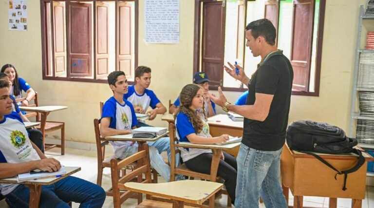 Educação convoca professores aprovados em seletivo temporário para entrega de documentos no Acre; veja lista