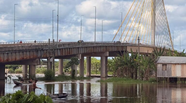 Rio Juruá ultrapassa cota de transbordo e Defesa Civil entra em alerta em Cruzeiro do Sul