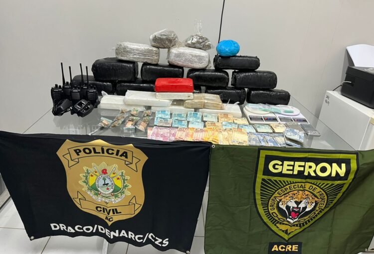Ação conjunta da Polícia Civil e Gefron desarticula depósito de drogas no bairro Telégrafo, em Cruzeiro do Sul