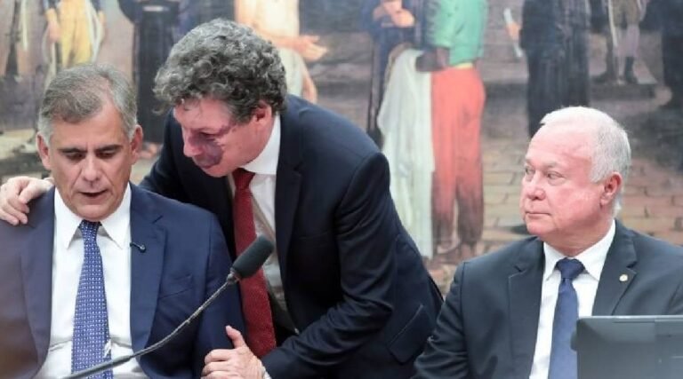 CCJ aprova PEC do fim da jornada de trabalho 6×1 e tema avança na Câmara