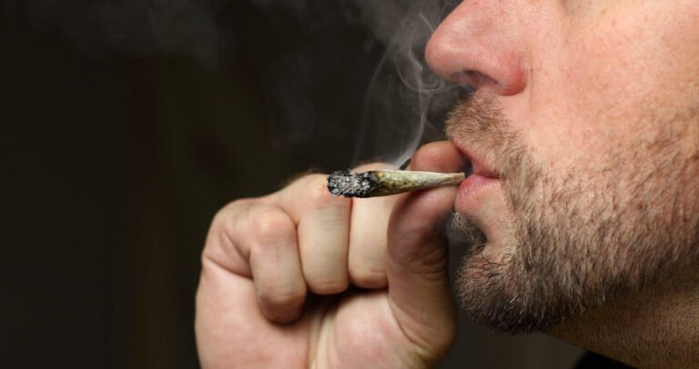 Homem é preso em Cruzeiro do Sul após desacatar Polícia Militar e admitir uso de maconha durante abordagem