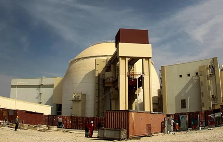Irã negocia com Rússia retomada de usina nuclear após interrupção por ataques