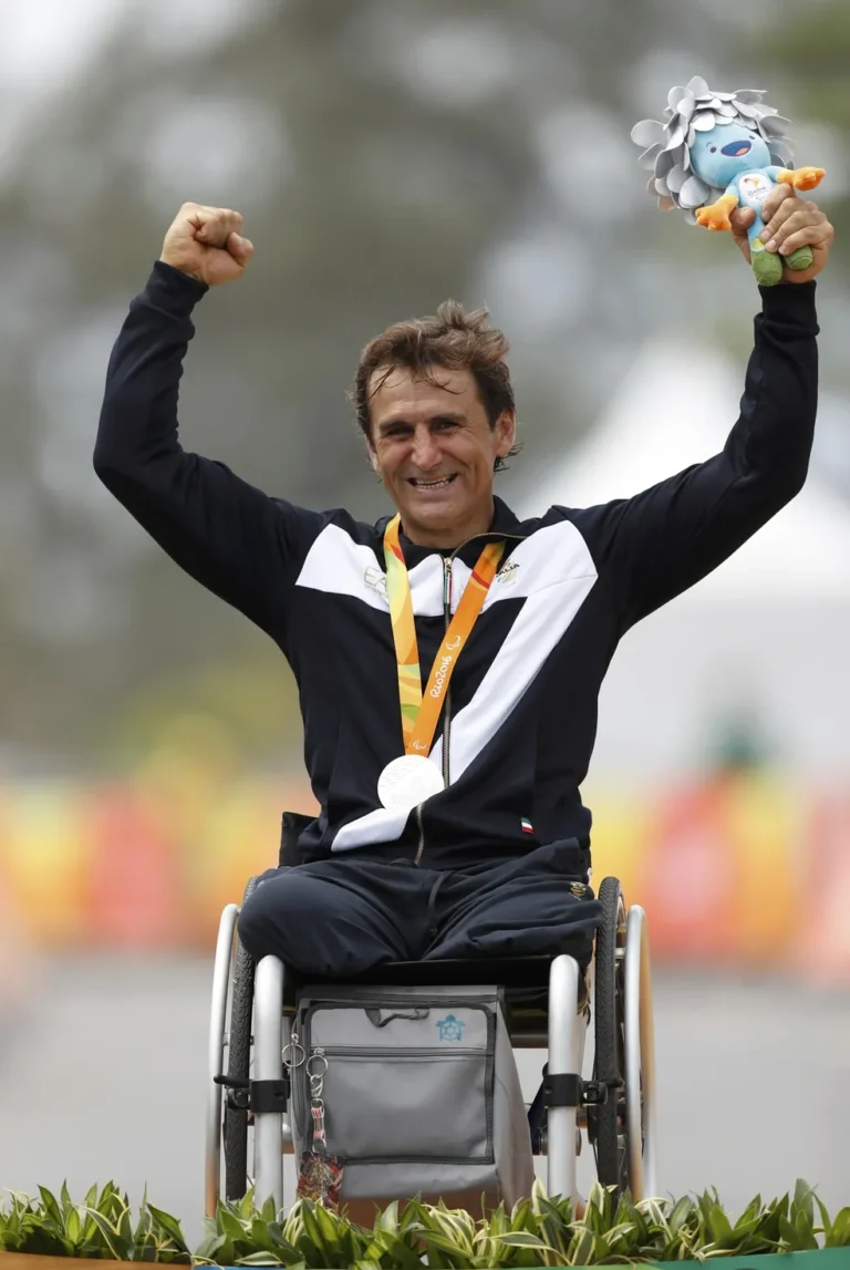Morre Alessandro Zanardi, ícone do automobilismo e do paraciclismo, aos 59 anos