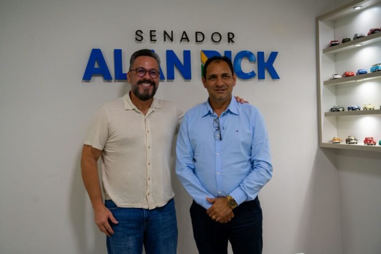 Com recurso de Alan Rick, prefeito assina ordem de serviço para pavimentação de ruas em Marechal Thaumaturgo