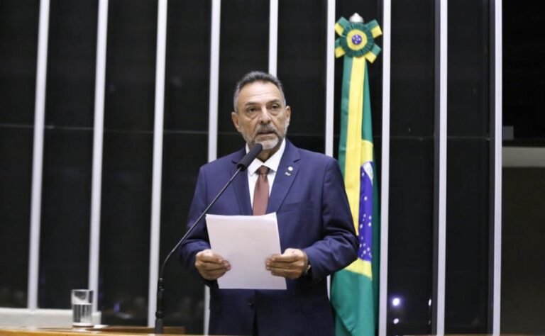 Zezinho Barbary volta a defender fim da escala 6×1
