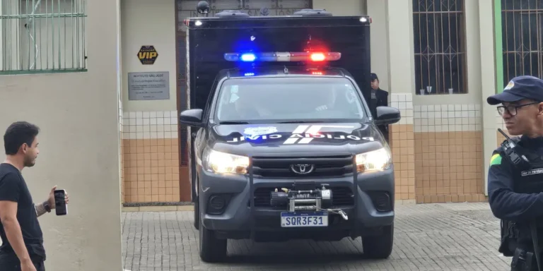 Corpos de servidoras mortas em ataque deixam escola após perícia em Rio Branco