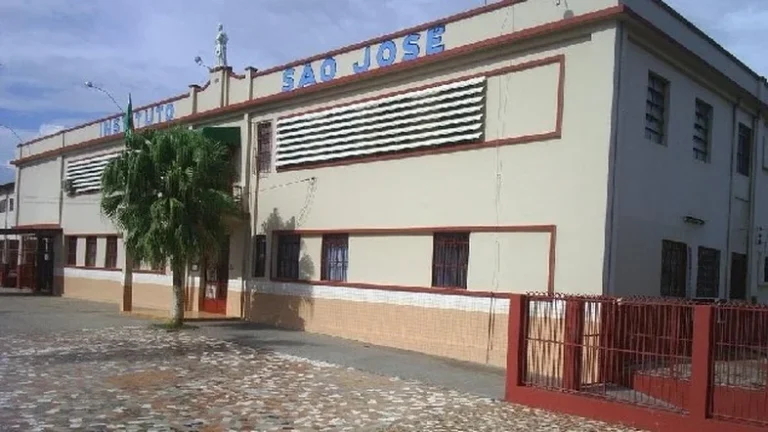 Padrasto de adolescente suspeito de matar servidoras em ataque a colégio é liberado no Acre