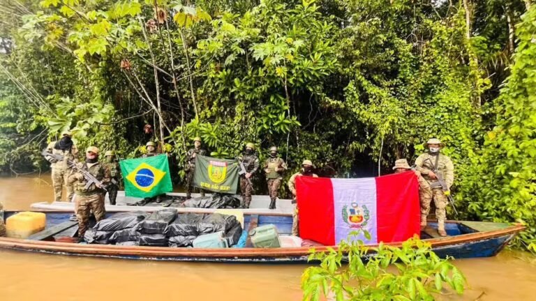 Apreensão histórica na fronteira: quase 1 tonelada de maconha é interceptada no Rio Javari