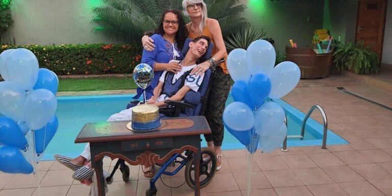“Meu filho me ensinou o amor mais puro”: mãe acreana relembra 32 anos ao lado do filho com paralisia cerebral