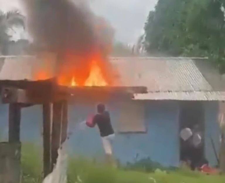 Incêndio em residência deixa homem gravemente ferido no bairro Cruzeirão, em Cruzeiro do Sul