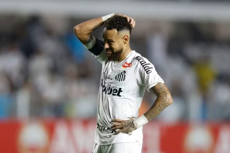 Lesão de Neymar preocupa seleção brasileira às vésperas da Copa do Mundo