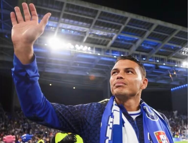 Porto anuncia saída de Thiago Silva após título português