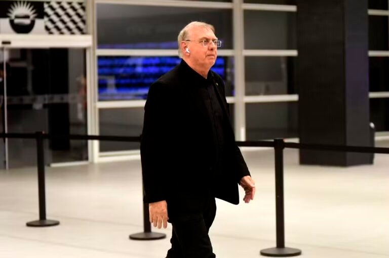 Corinthians sofre transfer ban da Fifa por dívida na compra de José Martínez