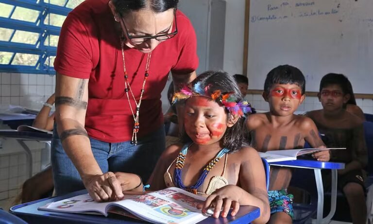Acre convoca professores aprovados em seletivo para atuação em escolas indígenas de Feijó