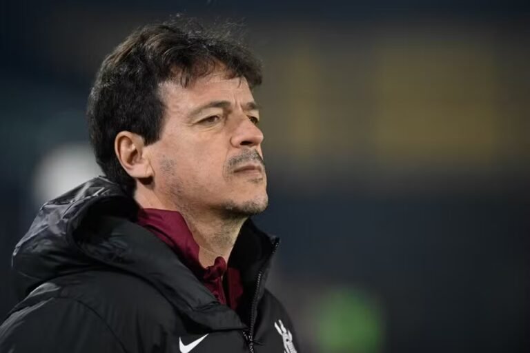 Fernando Diniz alcança maior invencibilidade de um técnico na história da Libertadores