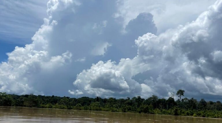Calor, alta umidade e chuvas rápidas marcam o tempo no Vale do Juruá nesta segunda